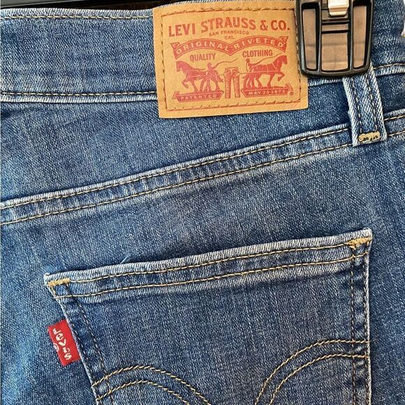 Levi’s Sz 25 Blue Denim Frayed Cut-Off Shorty Summer Jean Shorts - Picture 4 of 6